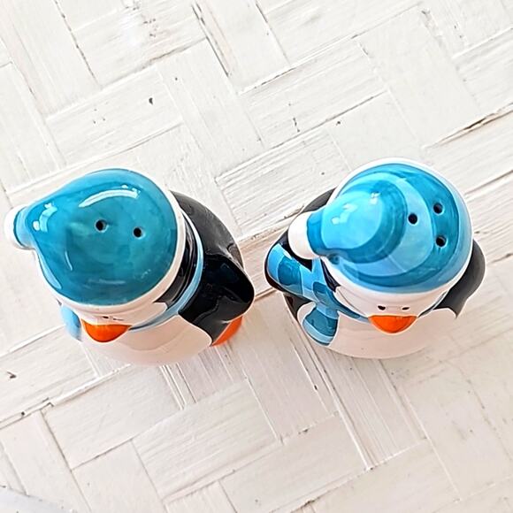 Vintage K-Mart Penguin Salt and Pepper Shakers Winter Christmas 4.25" x 3" - Picture 6 of 6